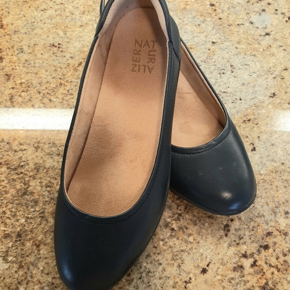 EUC NATURALIZER SHOES FLATS - Picture 1 of 9